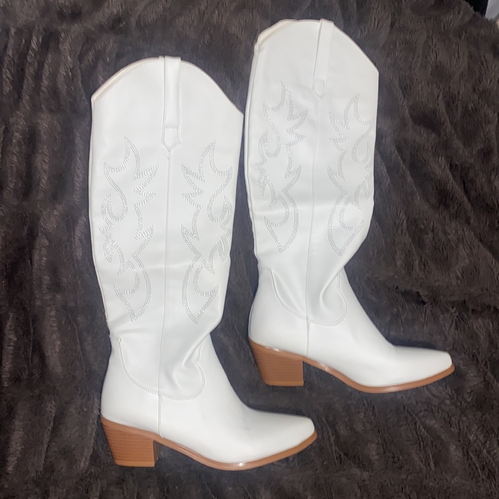 🪼Adorable NWOT white cowboy boots! - Picture 4 of 10